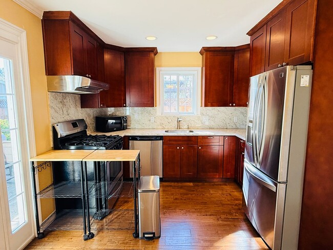 Photo - Great 1 Bedroom Home With In Unit Laundry and Private Patio in Menlo Park