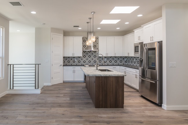 Photo - 1214 W 5th St