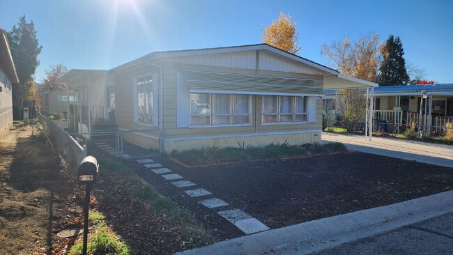 Building Photo - "Charming 2-Bedroom Mobile Home with Sceni...