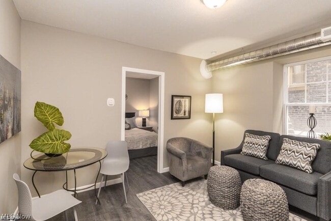 Photo - 14814 Clifton Blvd Unidad 203