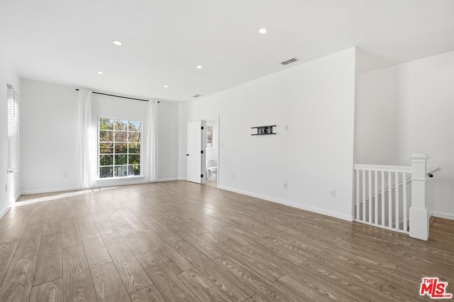 Photo - 455 Rexford Dr