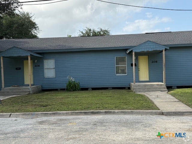 Building Photo - 206 E Sabine St Rental