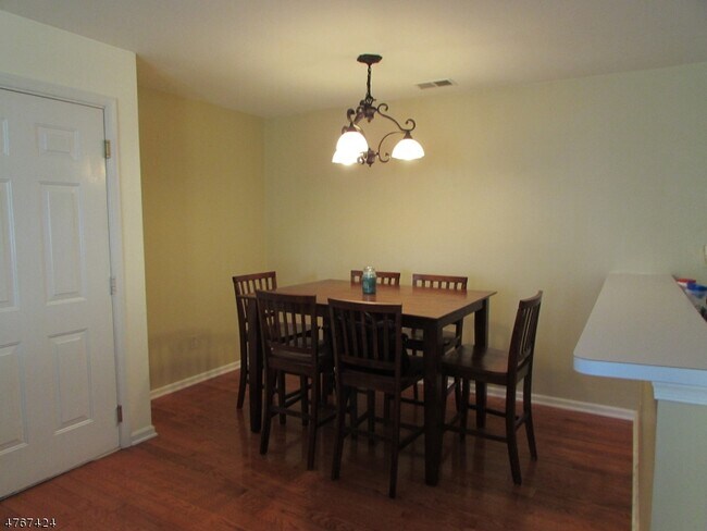 Photo - 8 Genoble Rd