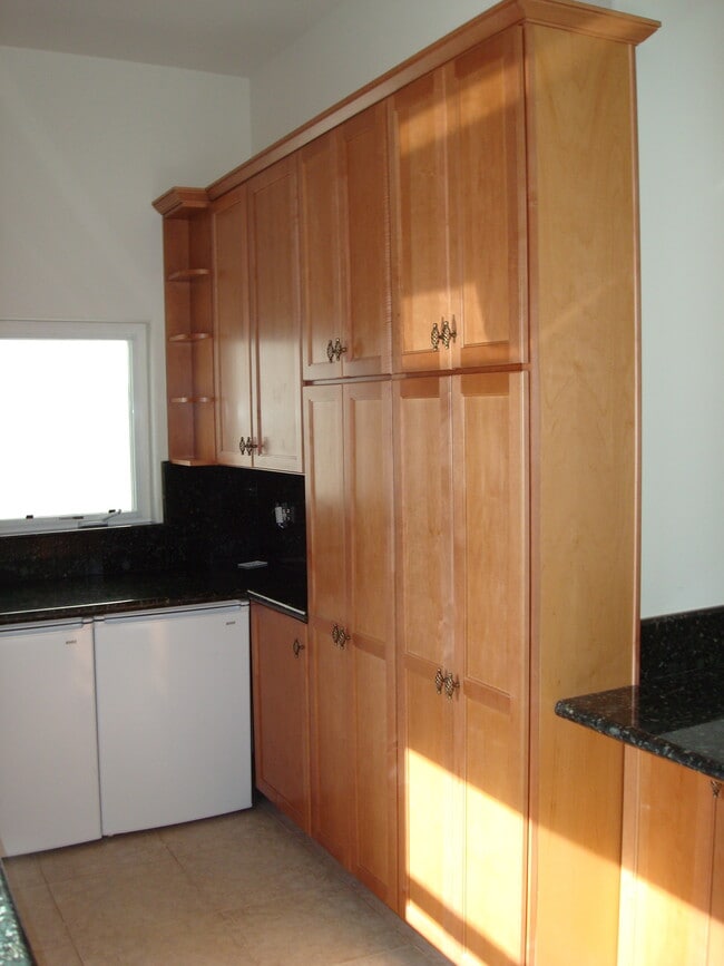 Building Photo - 2113 Loma Dr Unit 2113 Rental