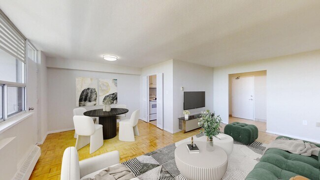 Photo - 111 Inverlochy Boulevard