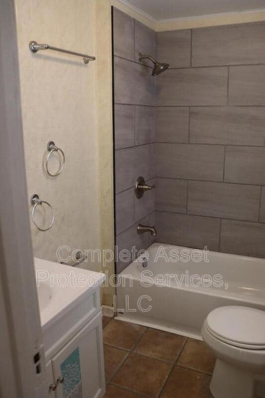 Photo - 718 Turner St