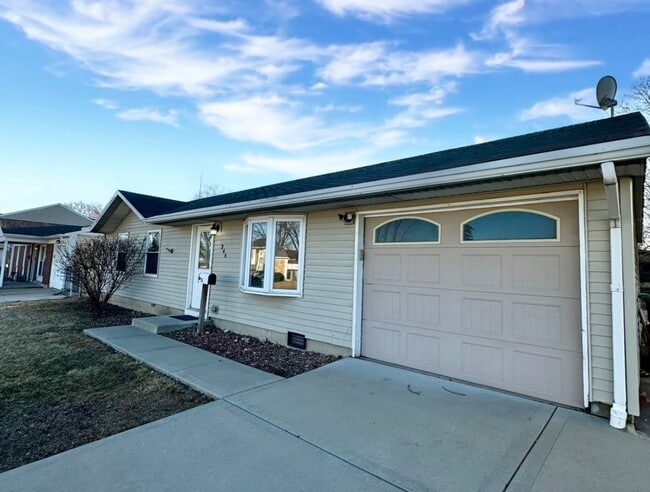 Photo - 344 Hickory Ave