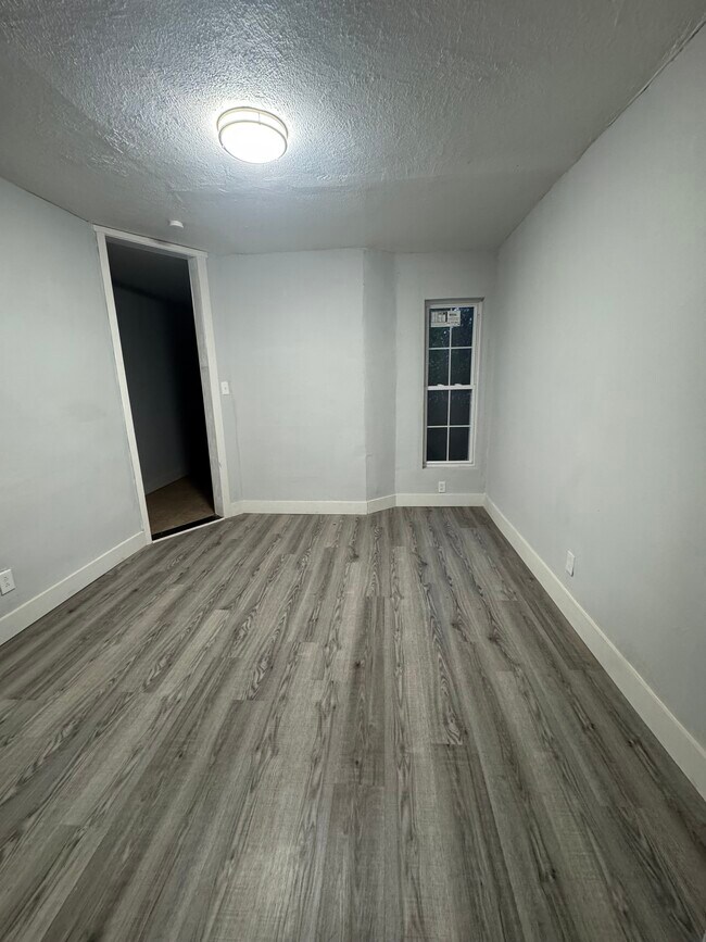 Photo - 5669 Matthews St