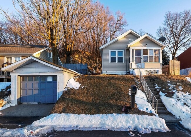 Photo - 411 Voorhis St