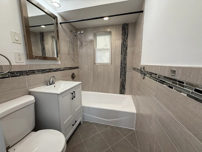 Building Photo - 627 Mola Blvd Rental