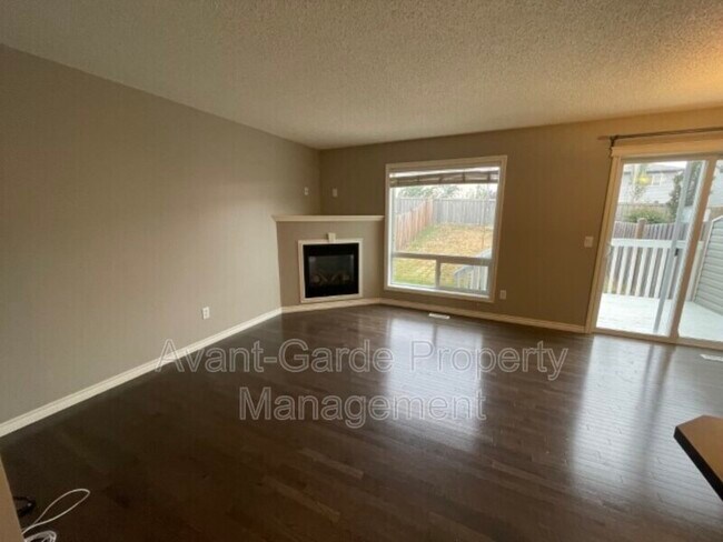 Photo - 21314-21346 46 Ave NW