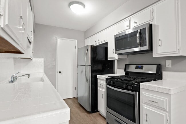 Photo - 1111 17th St #D in Santa Monica - North of Wilshire Blvd!