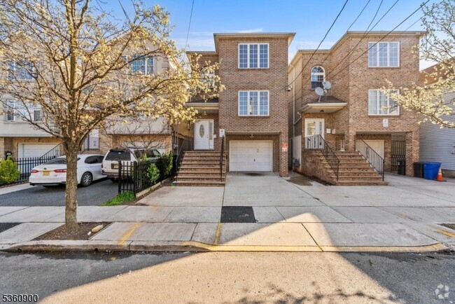 Building Photo - 427 Fulton St Unit 2 Rental