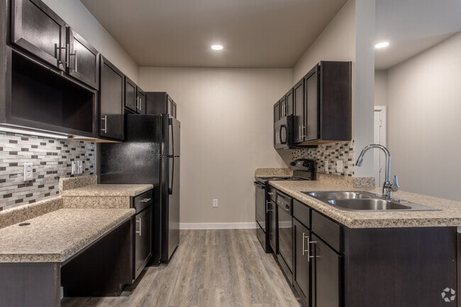 1 BR, 1 BA - 735 SF
