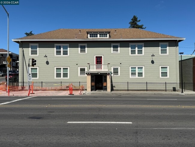 Building Photo - 2303 Sonoma Blvd Unit 1