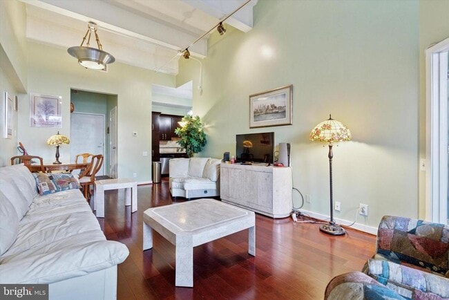 Building Photo - 3 N Christopher Columbus Blvd Unit PL242 Rental