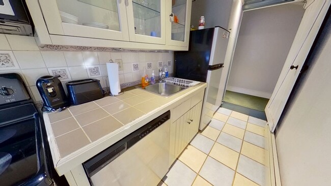 Photo - Cottage - FULLY FURNISHED - ALL UTILITIES INCLUDED