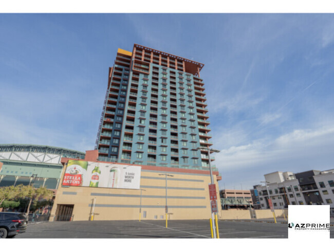 Building Photo - Live in Style and Convenience in this Exqu... Rental