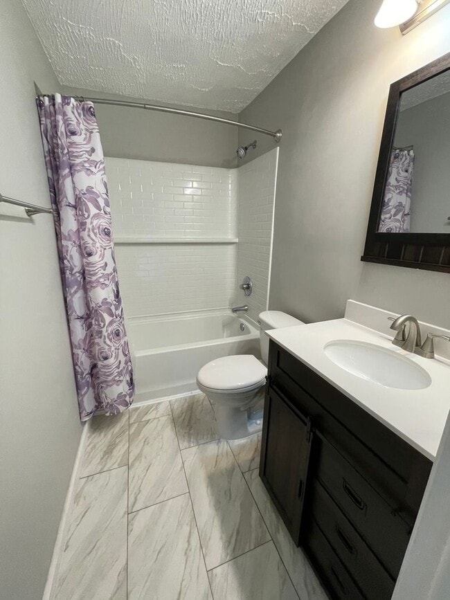 Photo - 214 New St