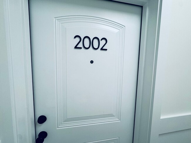 Photo - Brand New Luxury Condo - Middle Floor