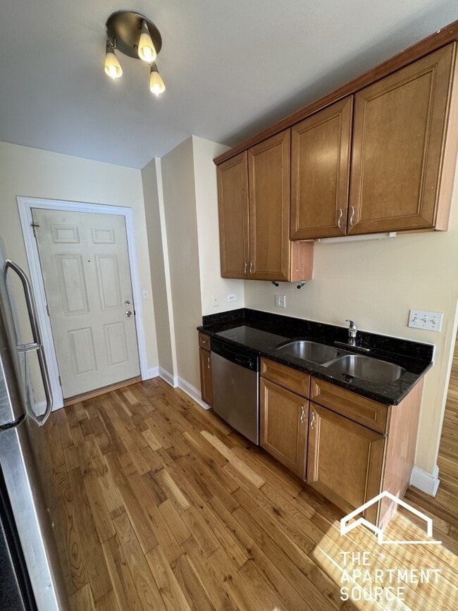 Photo - 4566 W George St Unit 1