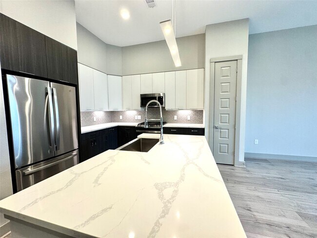 Photo - 401 W 25th St Unit 1303