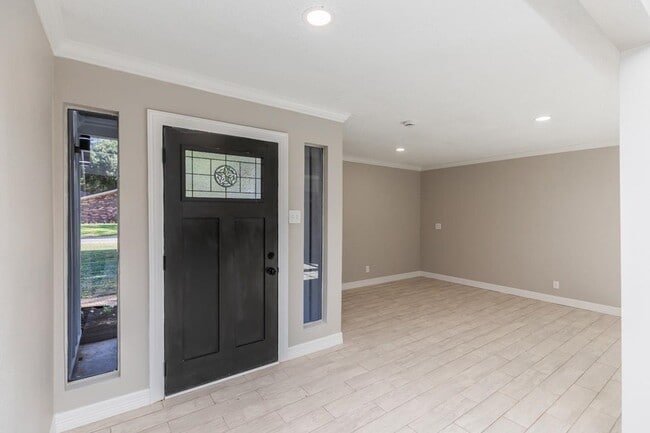 Photo - 185 El Pinto