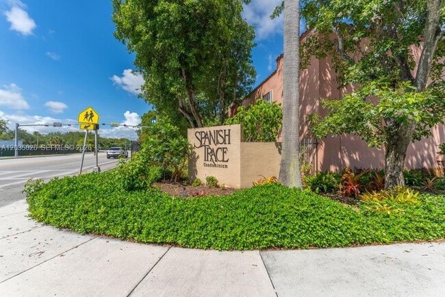 Building Photo - 10832 N Kendall Dr Unit U1