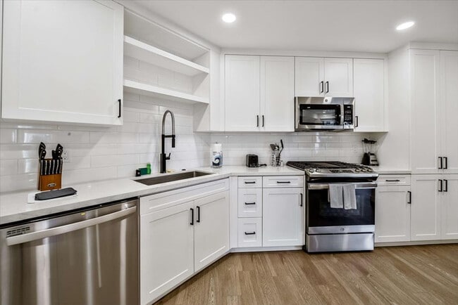 Photo - 375 Camino De La Reina Unit ID1058451P