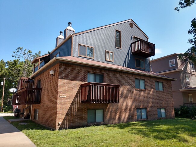 Photo - 4 Bedroom Apartment in Central MHK - Near Aggieville!