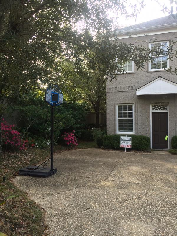 Building Photo - 200 Rochester Pl Unit E