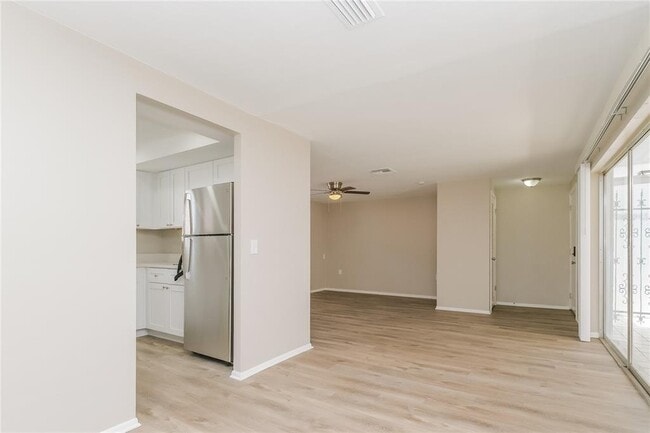 Photo - 5127 Reseda Dr