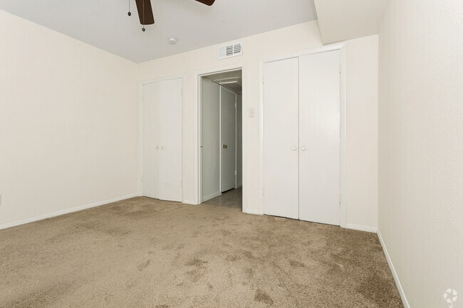 1BR, 1BA - 610SF - Bedroom