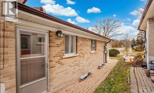 Photo - 12 Wardencourt Dr