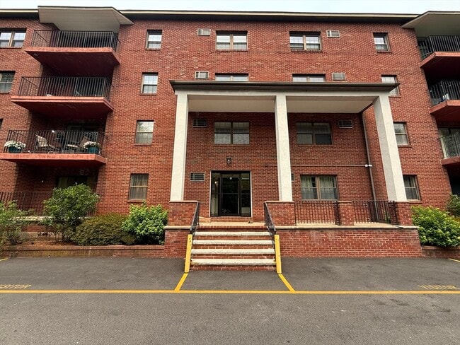 Building Photo - 16 Winter St Unit 33C