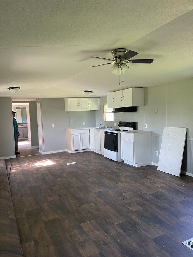 Building Photo - 3 BR 2 Bath 1,120 sq ft singlewide mobile ... Rental