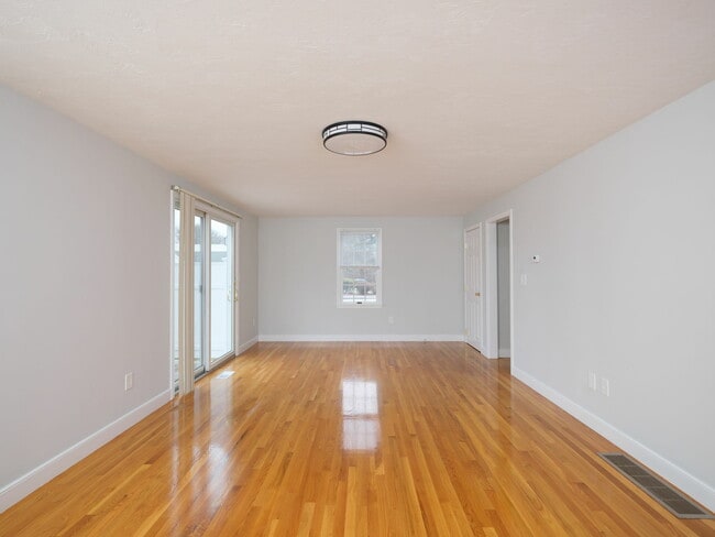 Photo - 8 Eugene Way