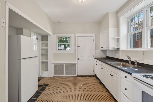 Photo - 332 W Washington St Unit 1