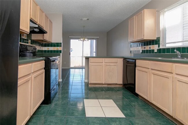 Photo - Room in House on Heyerdahl Dr