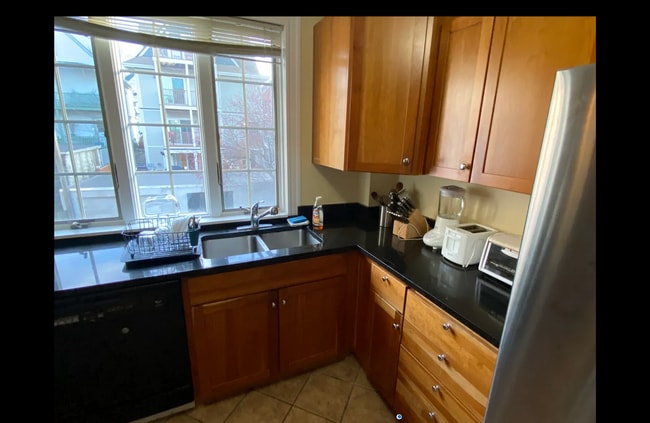 Building Photo - 29 Albion St Unit R