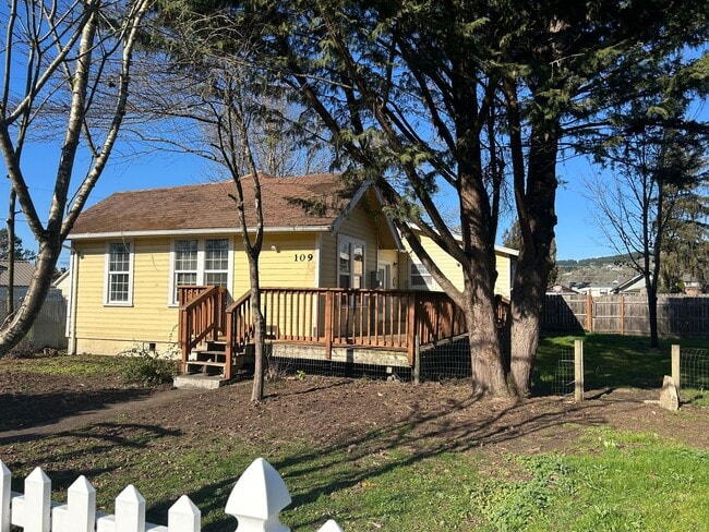 Building Photo - Just Renovated 3 Bed, 2 Bath Home in Sheridan