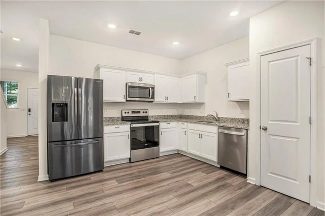 Photo - 1502 Vernon Blvd