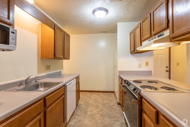 1BR, 1BA - 725 SF