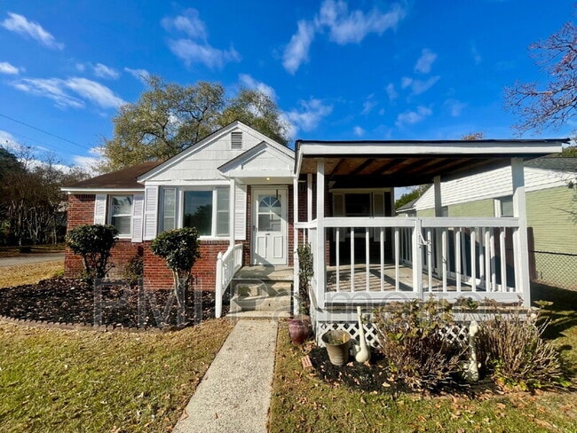 Building Photo - 1215 Chevis St