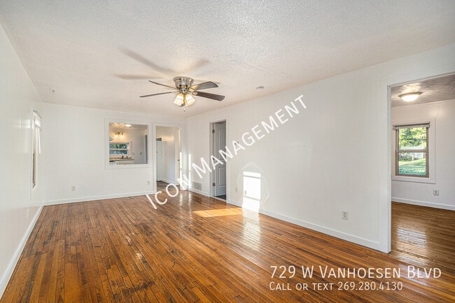 Photo - 729 W Van Hoesen Blvd
