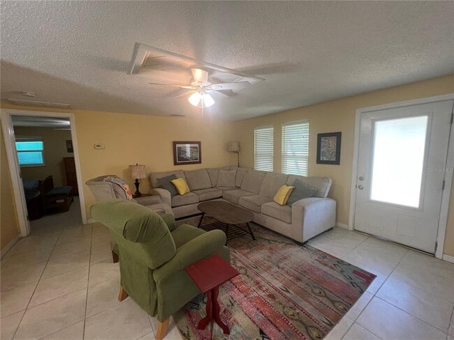 Photo - 650 Hartford Dr NW