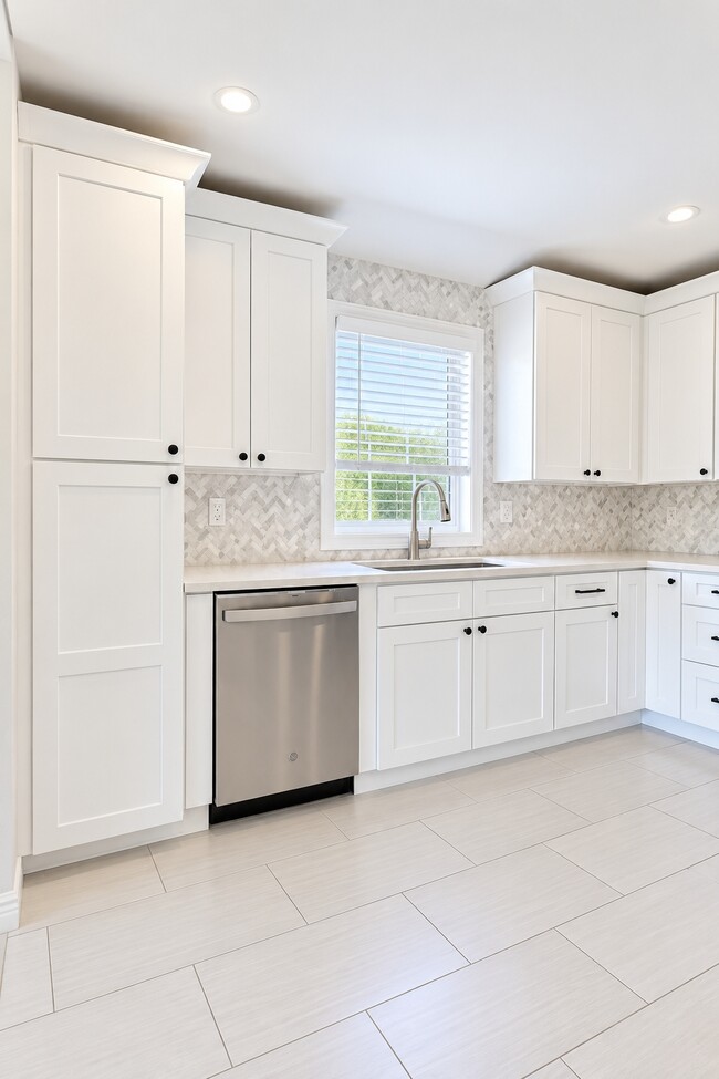 87 Sterling Ave Unit 2
