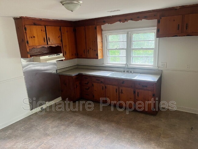 Photo - 115 Barker Ave