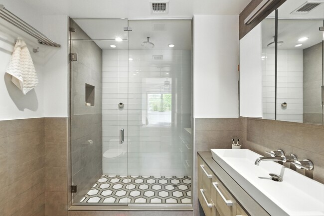 Photo - 152 Withers St