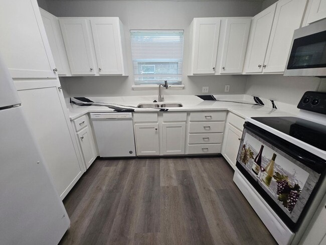 Building Photo - 3221 Dreeben Dr